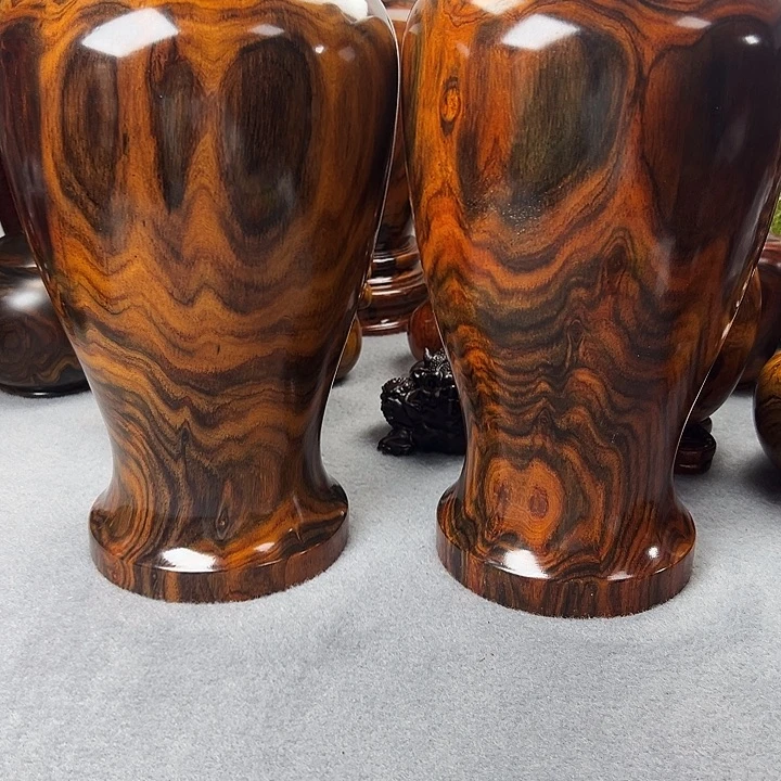 一**前老挝大红酸枝花瓶一对