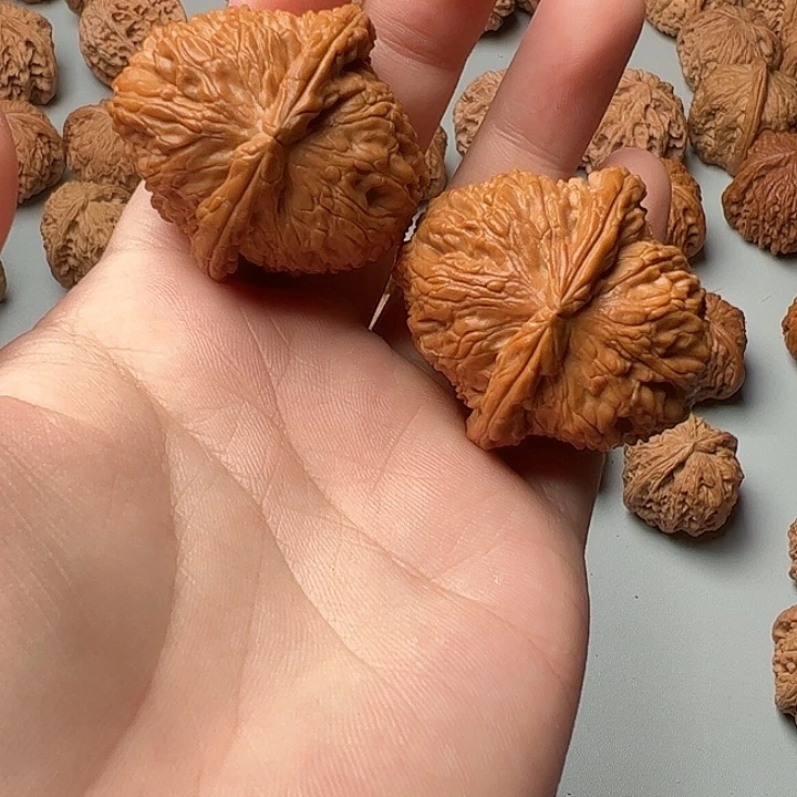 文玩核桃吊坠40老款白狮子