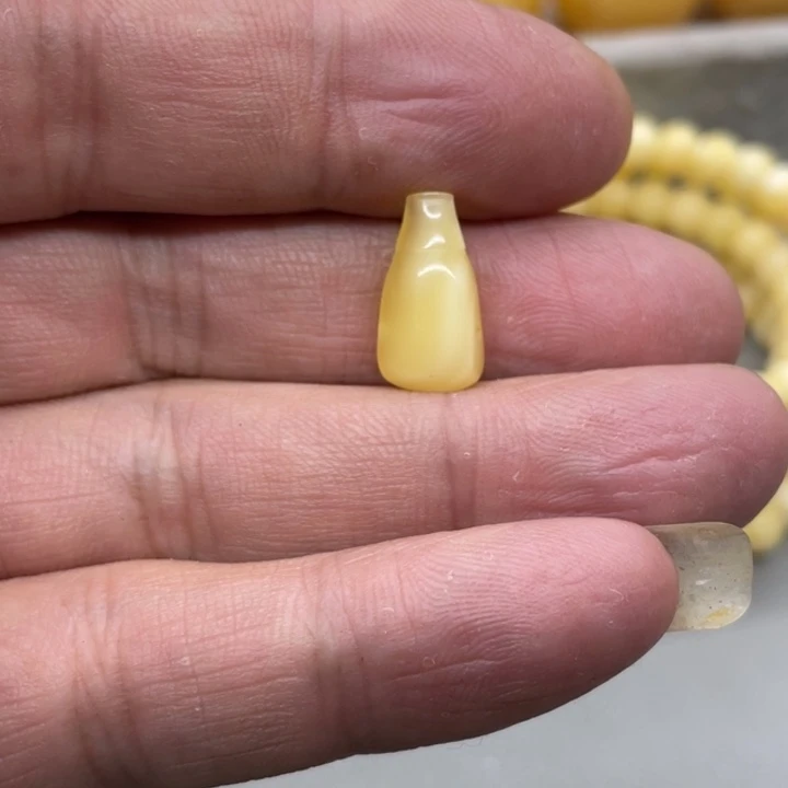 琥珀未镶嵌裸石三通