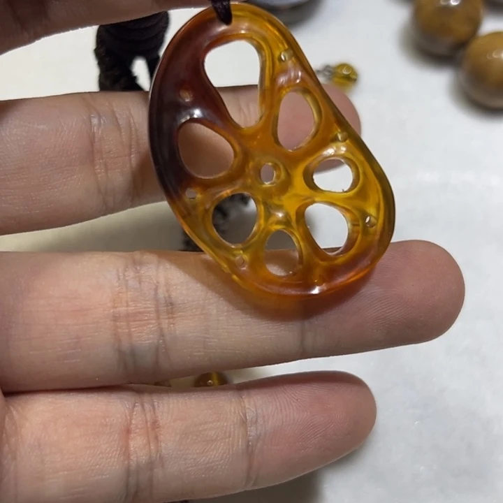 微***辣琥珀颈饰未镶嵌琥珀吊坠