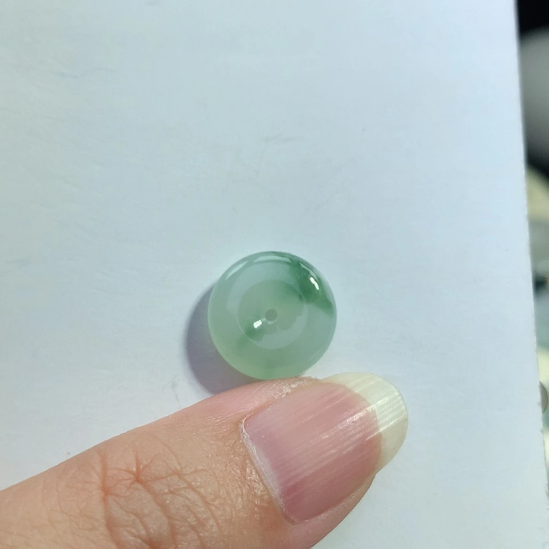自***～翡翠未镶嵌颈饰平安扣