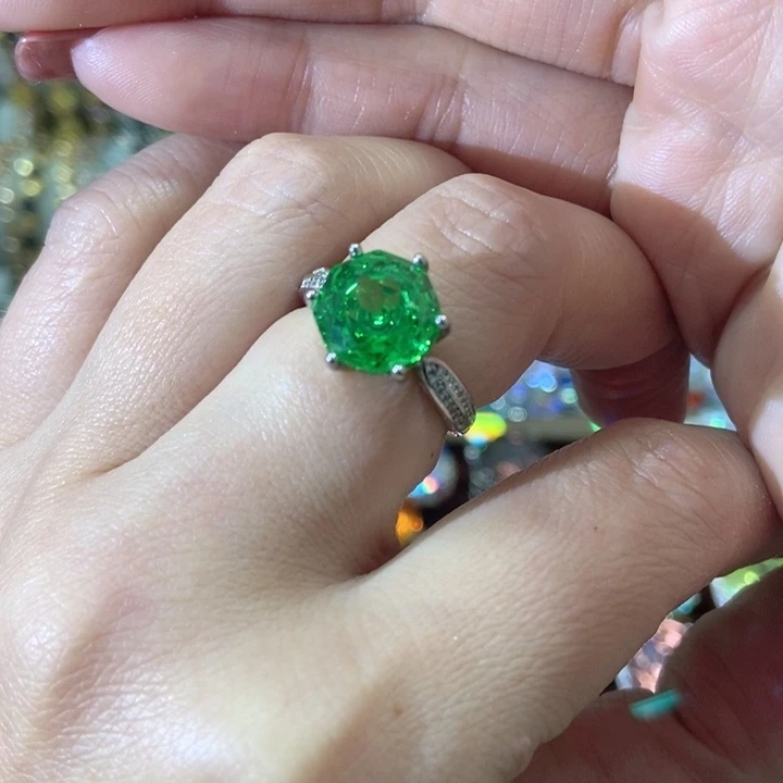 66锆石（处理）戒指