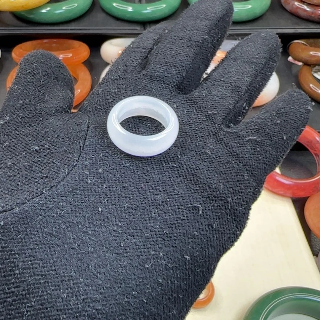 石英岩玉未镶嵌手镯