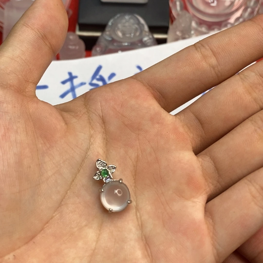 颈饰未镶嵌石英质玉