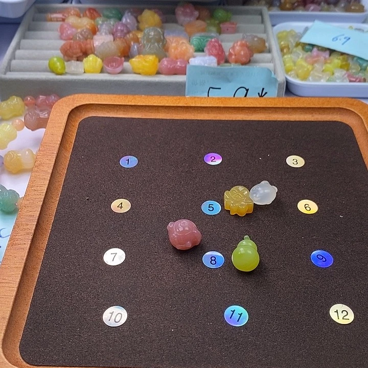 玛瑙/玉髓雕刻件未镶嵌半***