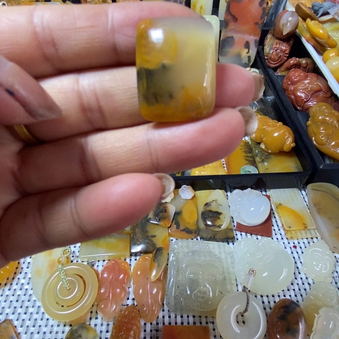 石英质玉（黄龙玉）合金吊坠