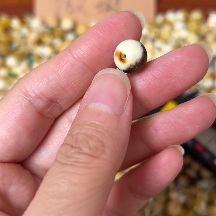 蜜蜡未镶嵌裸石10.5mm一个