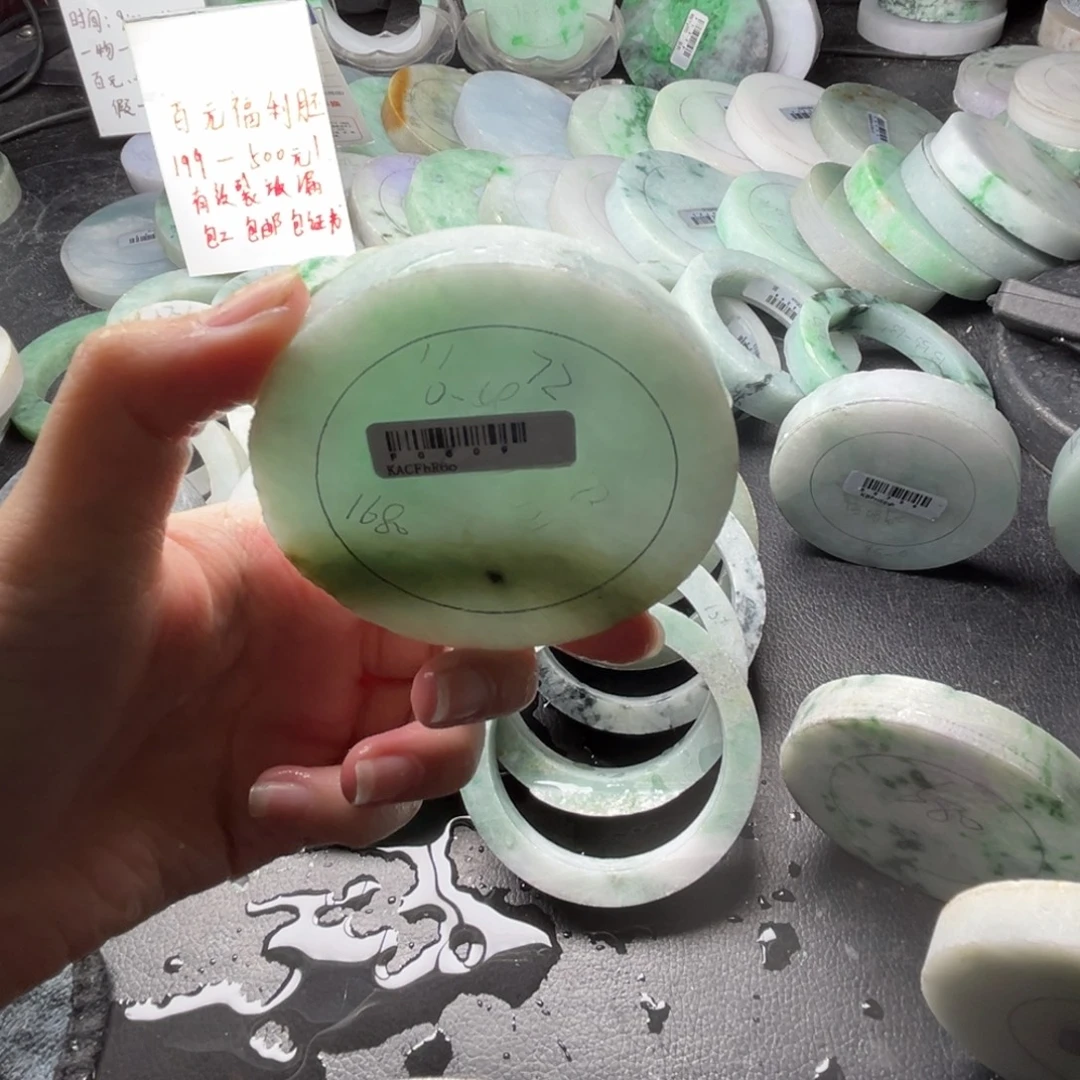 未镶嵌翡翠手镯定制翡翠