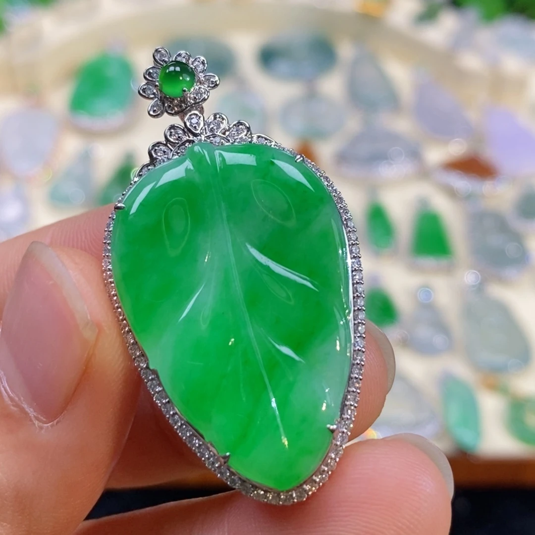 翡翠18K金镶嵌颈饰