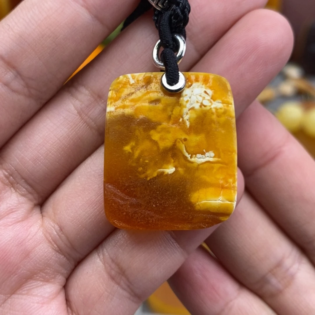 琥珀吊坠(赠链)未镶嵌