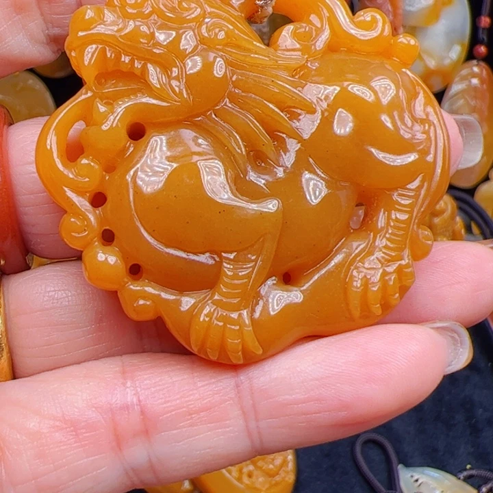 高***儿未镶嵌石英质玉（黄龙玉）笔搁