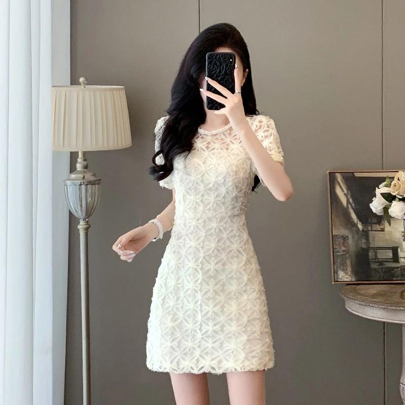2025款法式轻奢连衣裙感显白遮肉小个子显高穿搭千金名媛风