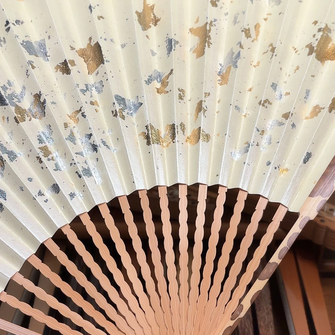 扇子白洒龙鳞梅妃