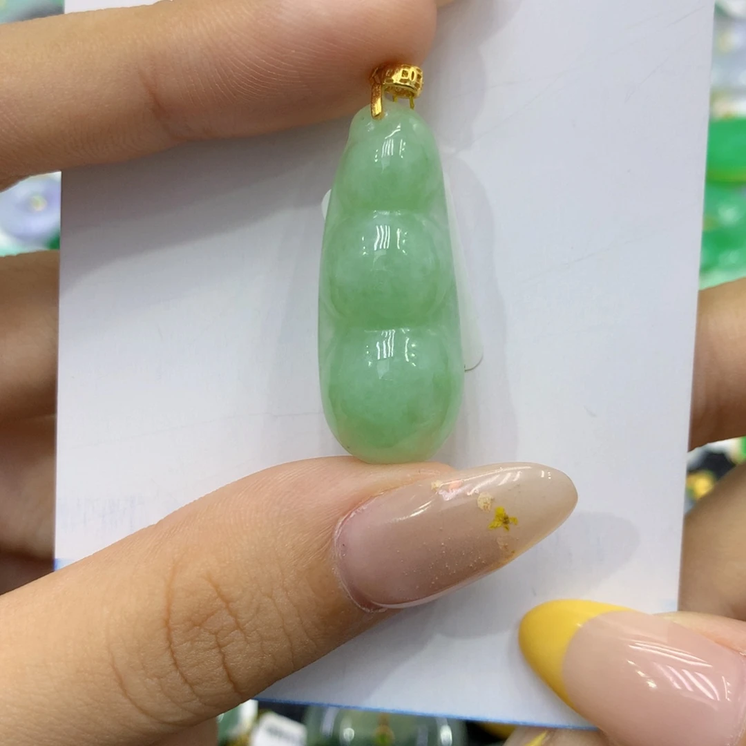 颈饰18K金镶嵌翡翠