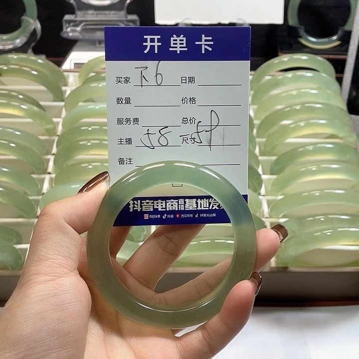 蛇纹石玉手镯未镶嵌小*?