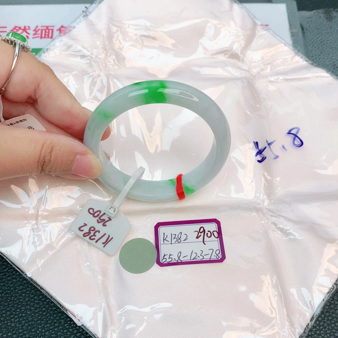 翡翠手镯未镶嵌缅甸翡翠