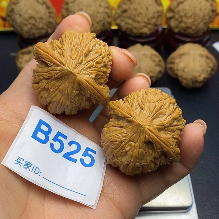 文玩核桃把件绣球4.2