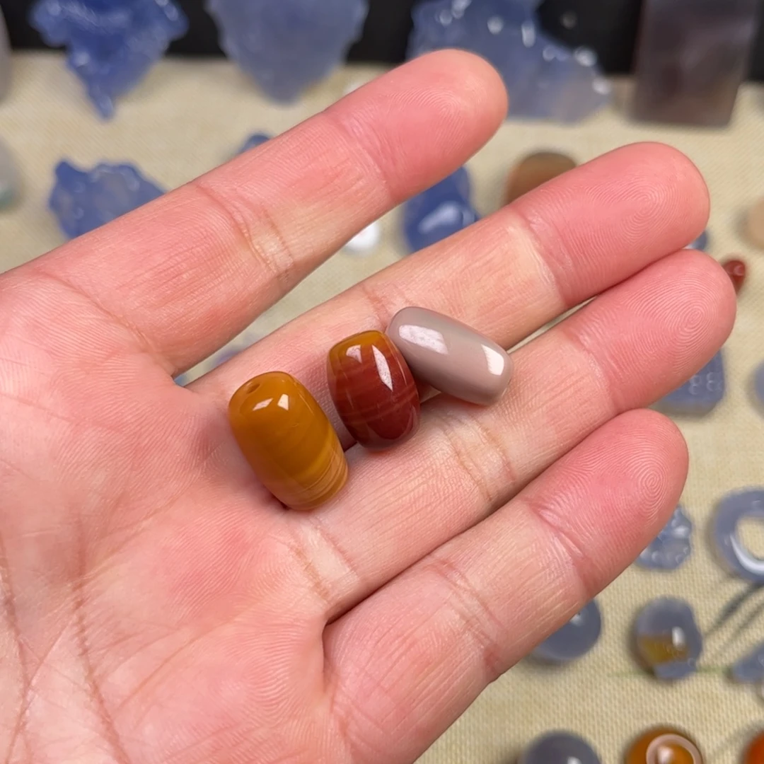 P***y玛瑙/玉髓未镶嵌颈饰桶珠拍一发一