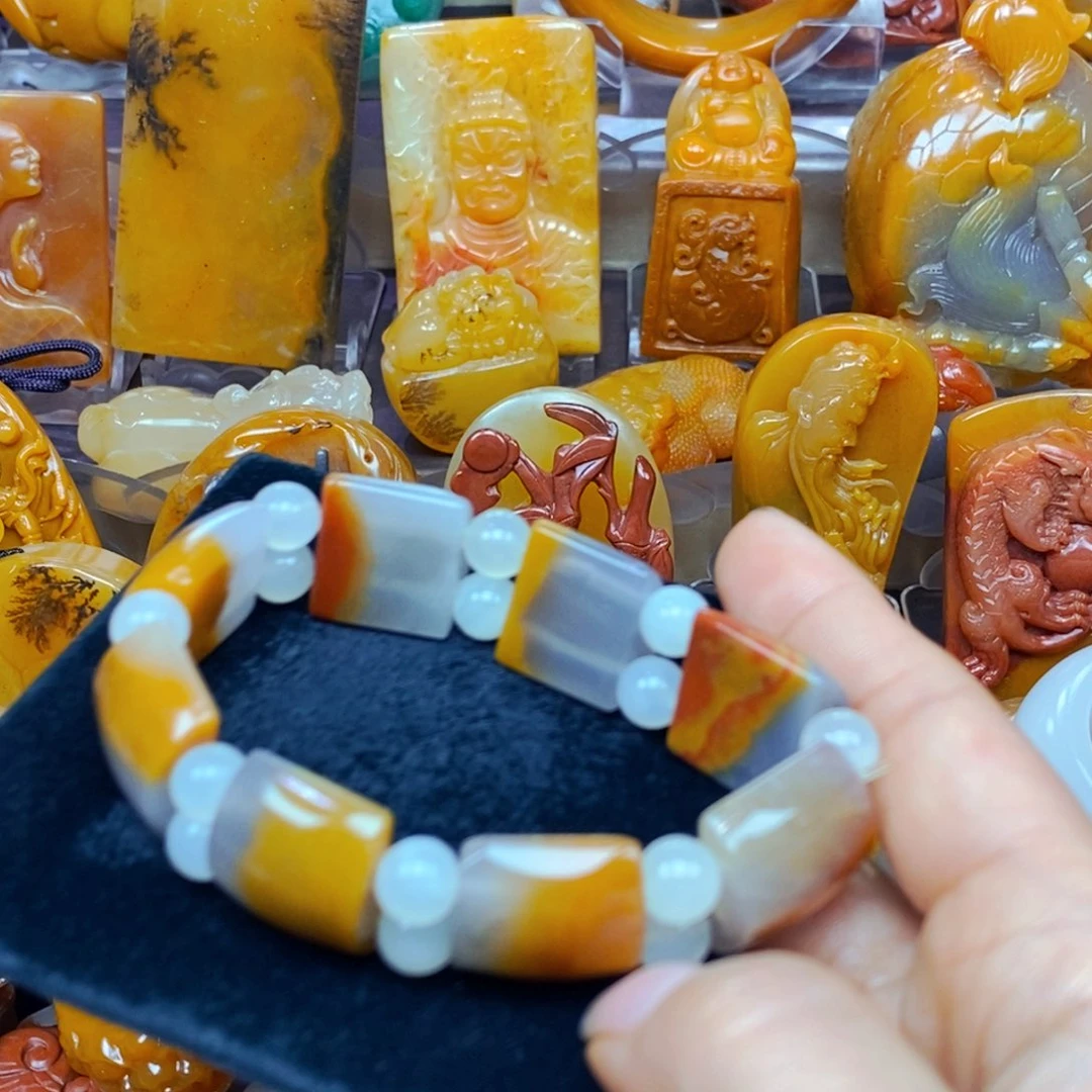 未镶嵌石英质玉(黄龙玉)颈饰