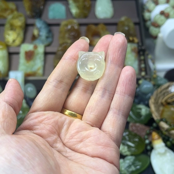 蛇纹石玉未镶嵌颈饰