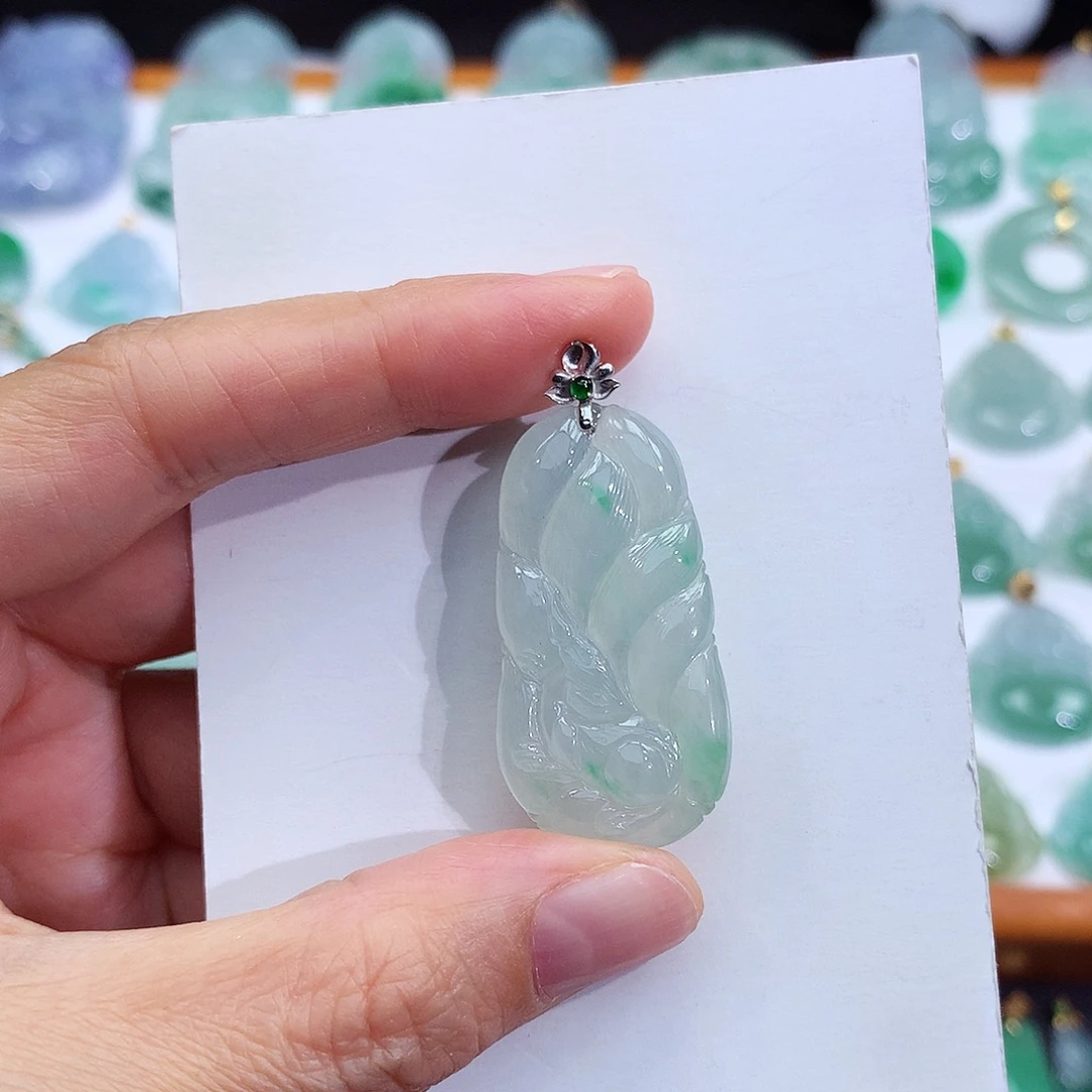 翡翠18K金镶嵌颈饰翡翠吊坠