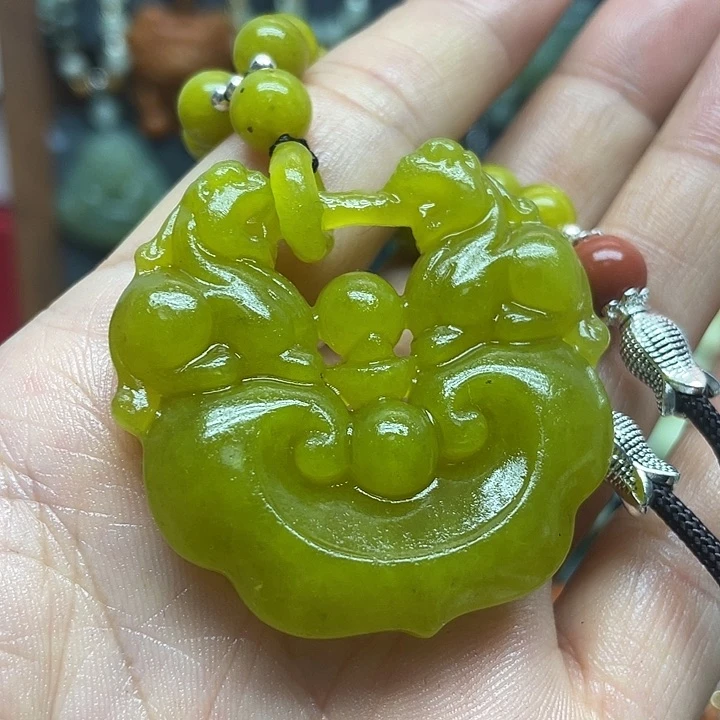 未镶嵌蛇纹石玉颈饰