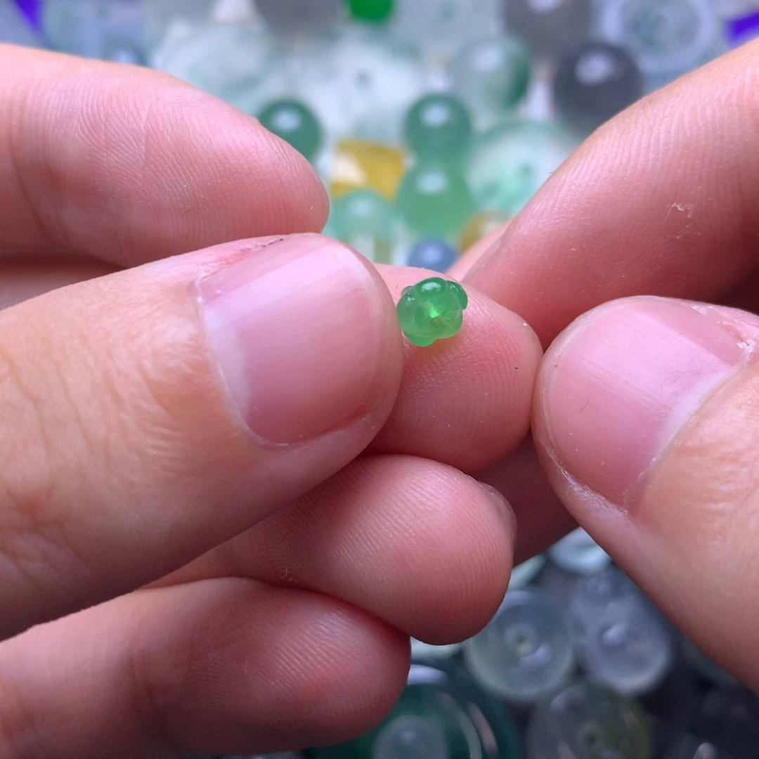 定制翡翠未镶嵌挂件