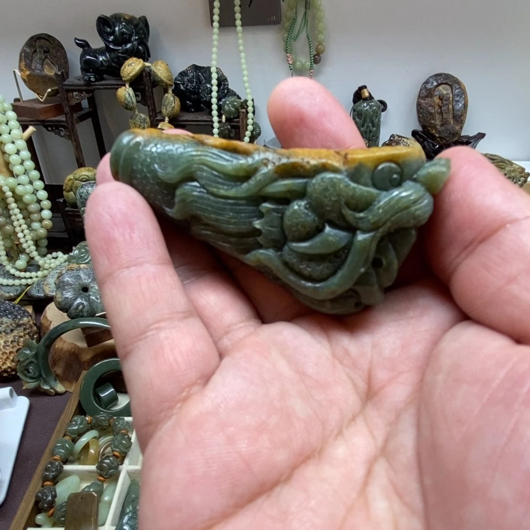 未镶嵌岫岩河磨玉（透闪石质玉）把件