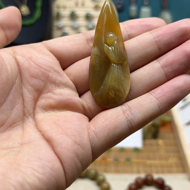 蛇纹石玉未镶嵌颈饰