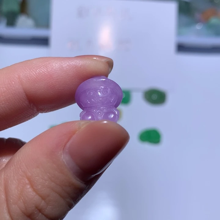 翡翠未镶嵌颈饰布拉拉