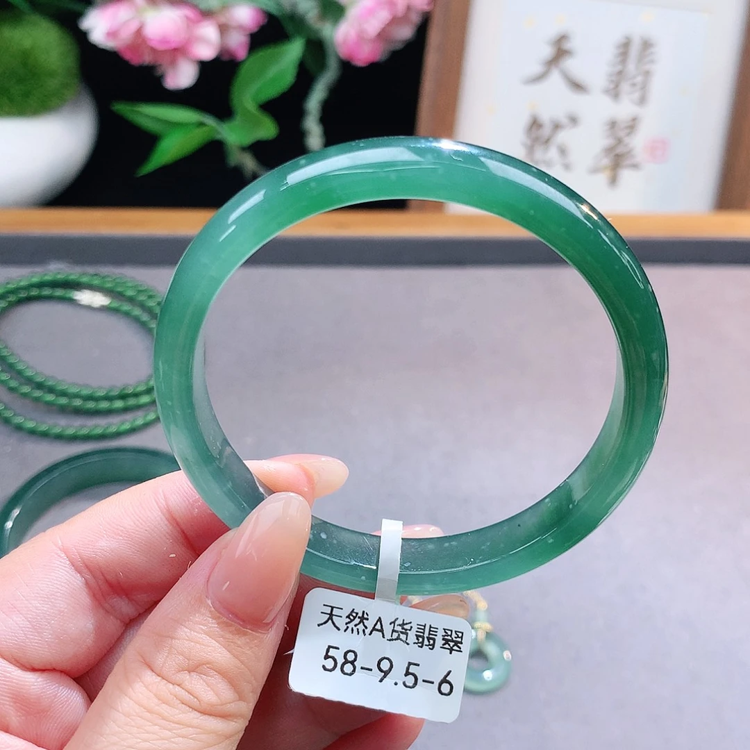 未镶嵌手镯（圆镯）翡翠