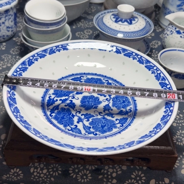 陶瓷青花玲珑8寸牡丹盘子