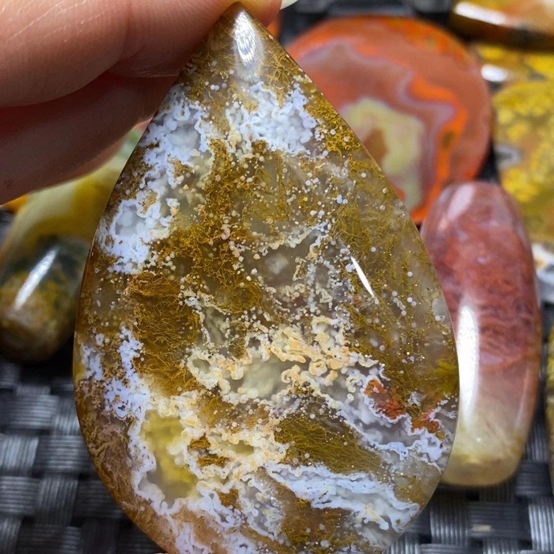 玛瑙/玉髓颈饰未镶嵌