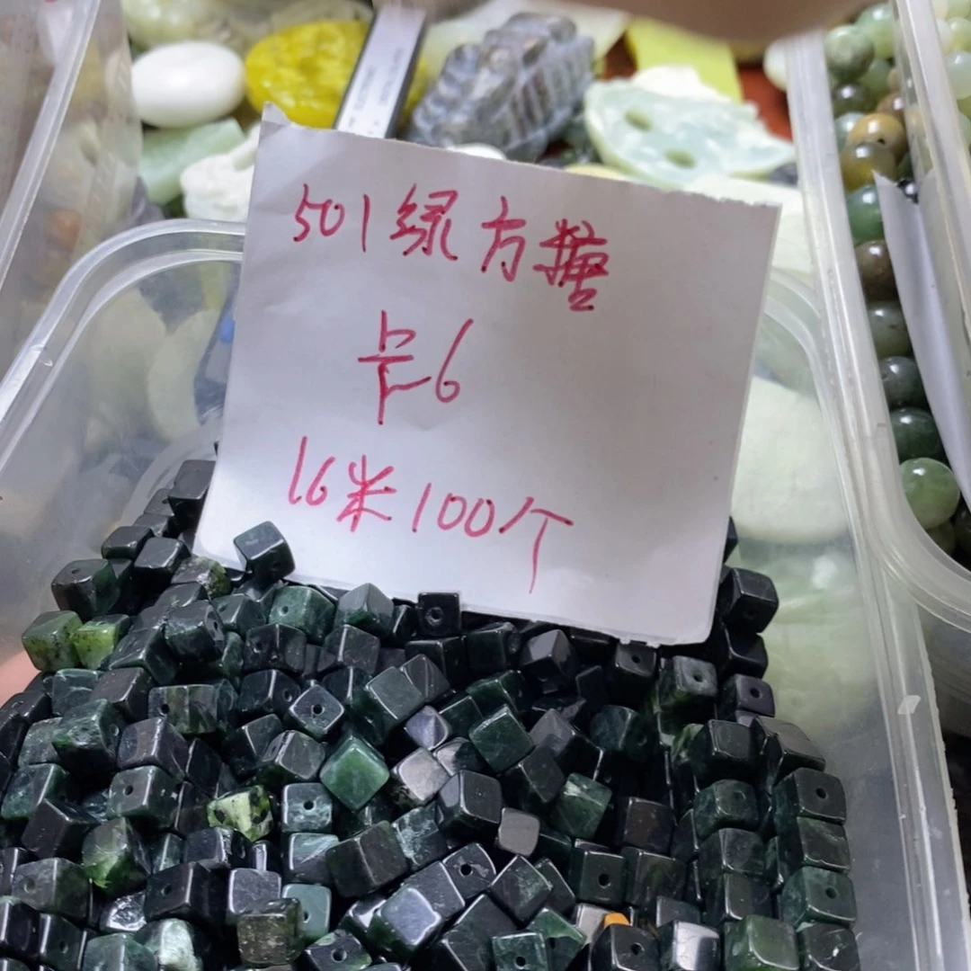 蛇纹石玉未镶嵌挂坠