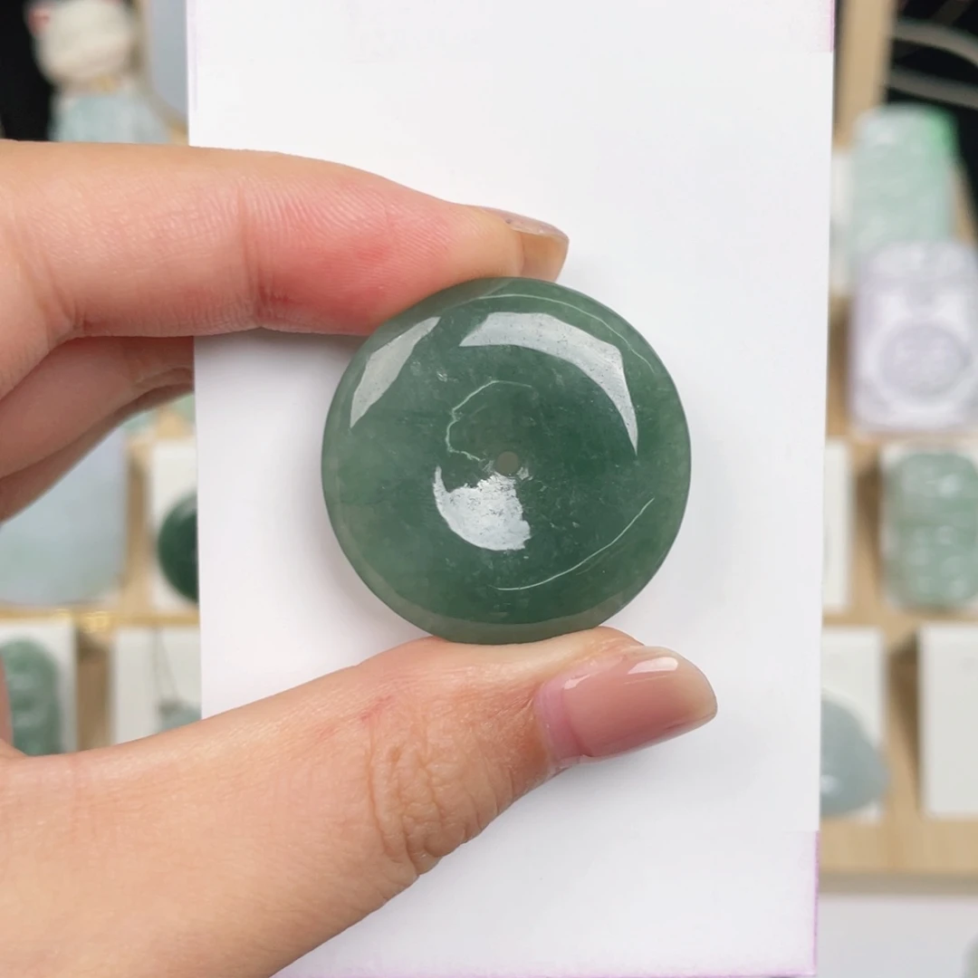 翡翠未镶嵌颈饰平安扣