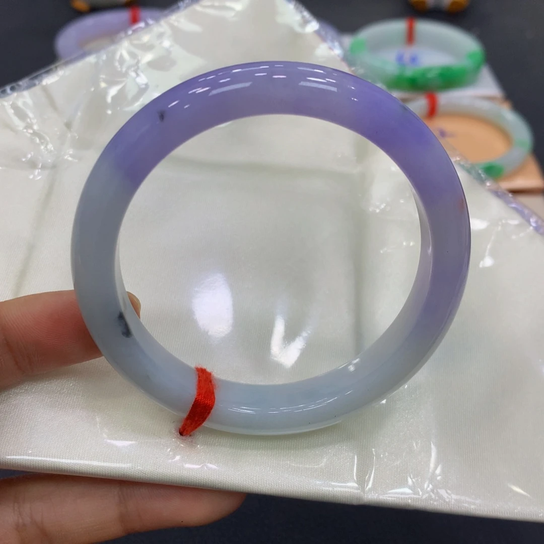 翡翠手镯未镶嵌翡翠