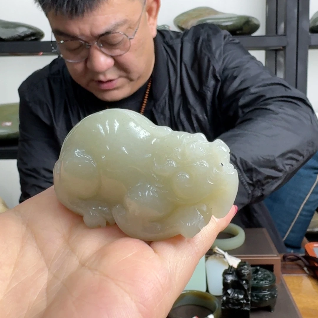 和田玉未镶嵌把件