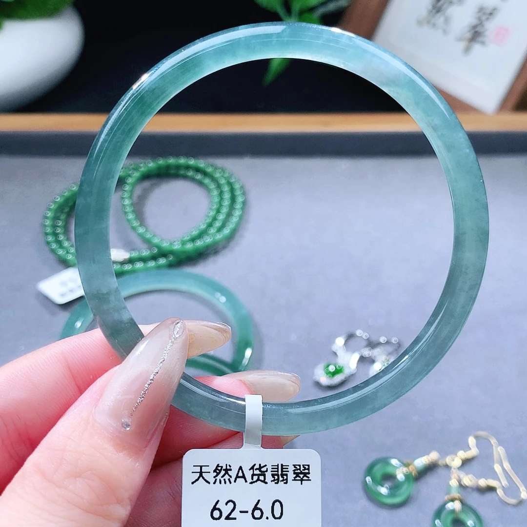 翡翠手镯（圆镯）未镶嵌