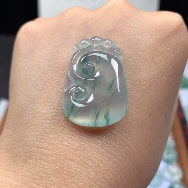 颈饰未镶嵌翡翠冰种飘花如意