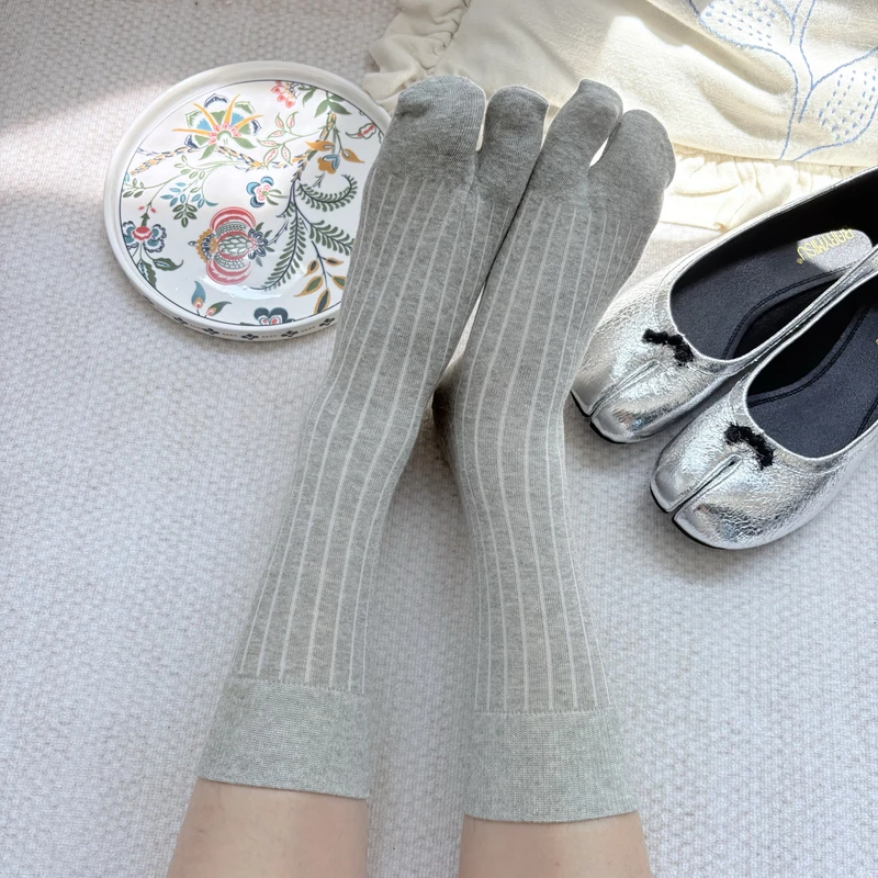 欧美Miu风薄款竖条纯棉分趾袜百搭显瘦宽竖条灰色低筒小腿堆堆袜