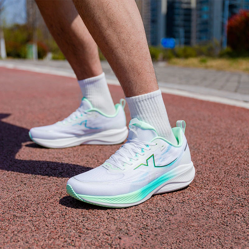 特步致轻9.0丨跑鞋男训练减震回弹跑步鞋网面透气男子运动鞋