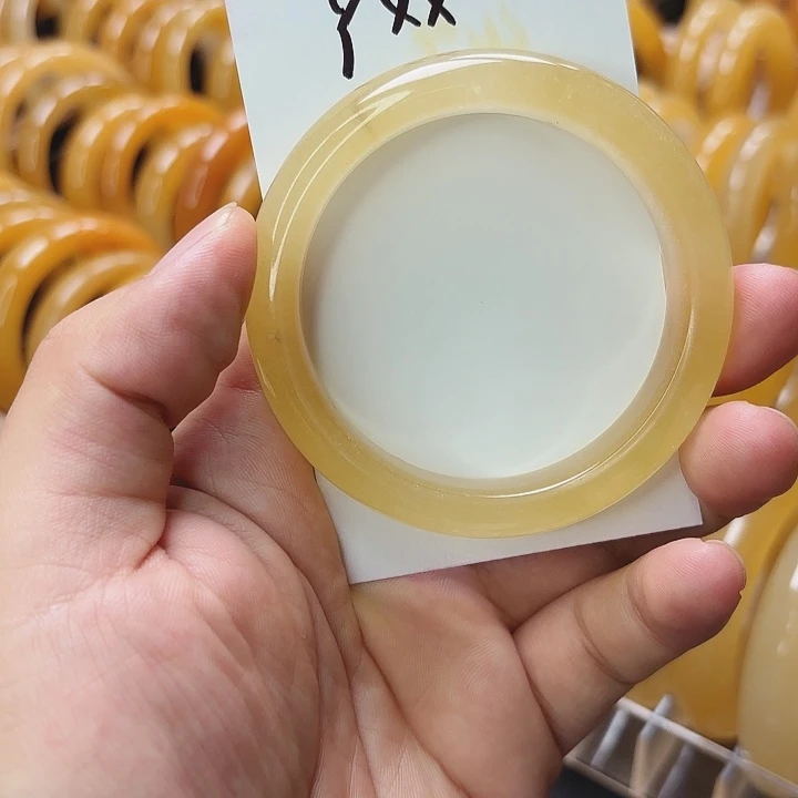 Y***.石英质玉手镯未镶嵌