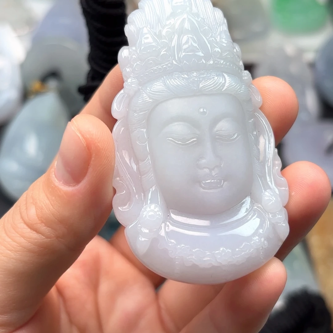 翡翠未镶嵌颈饰观音