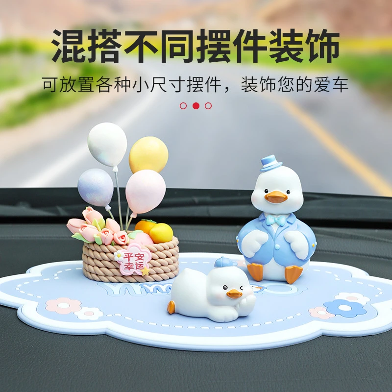 新款百搭高颜值可爱硅胶车载中控台创意防滑垫摆件搭配垫子装饰品