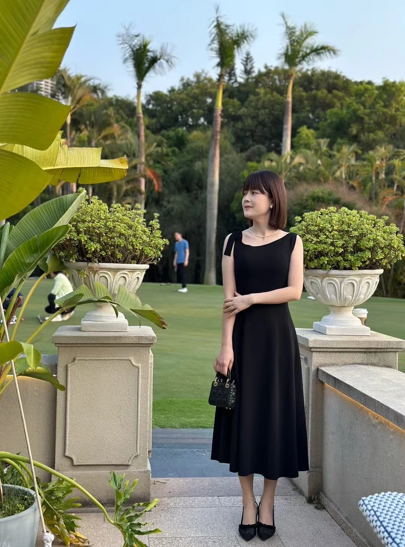 2025时尚气质法式女士显瘦小黑裙黑色休闲半身裙0214