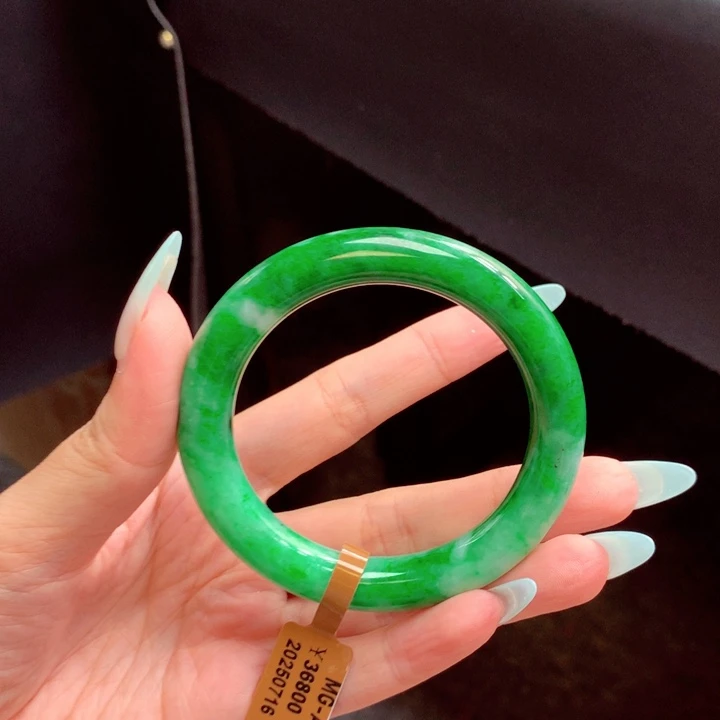 翡翠手镯未镶嵌翡翠