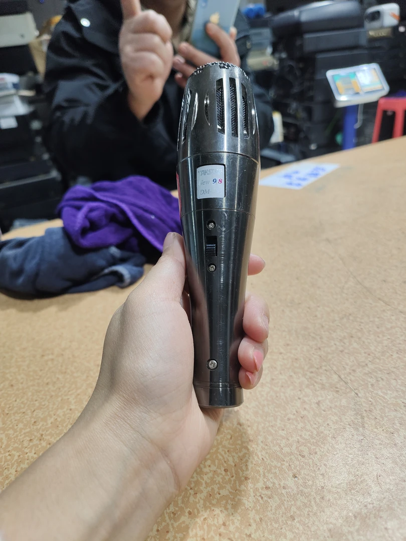 8新  二手德胜有线话筒，没有线，成色如图（出声，不带线材）