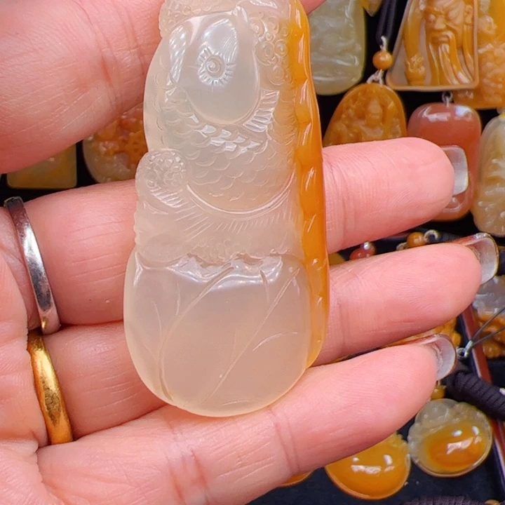 石英质玉（黄龙玉）合金颈饰