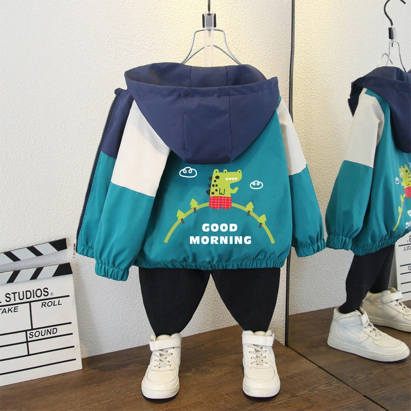 儿童秋季新款韩版长袖夹克上衣男童可爱卡通字母印花拼色连帽外套