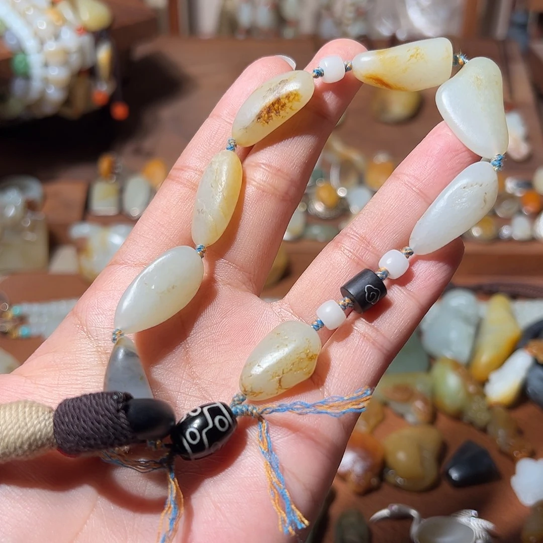 和田玉颈饰未镶嵌